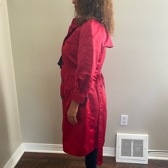 AUTHENTIC Red Burberry trench coat - Picture 11 of 11